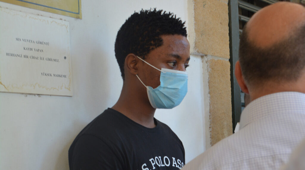 İnternet için ev arkadaşını öldürüyordu!