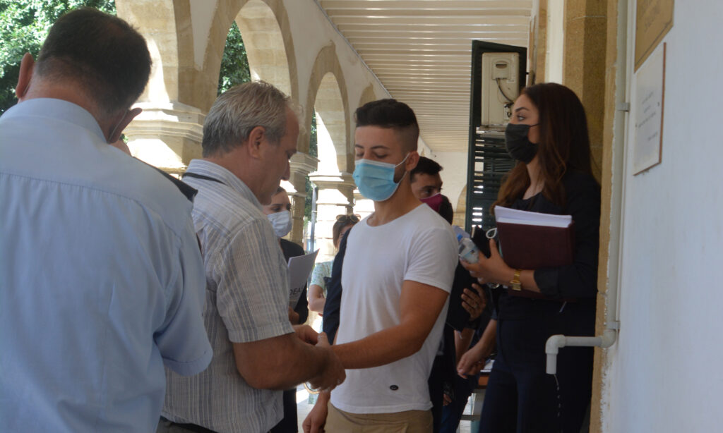 Evinde kanunsuz tabanca ve kime ait olduğu belli olmayan yüzük bulundu