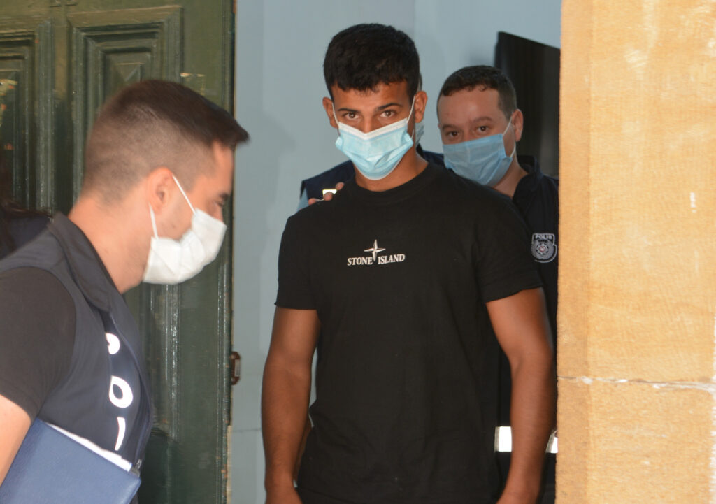 Tartıştığı kişinin serçe parmağını kırmıştı