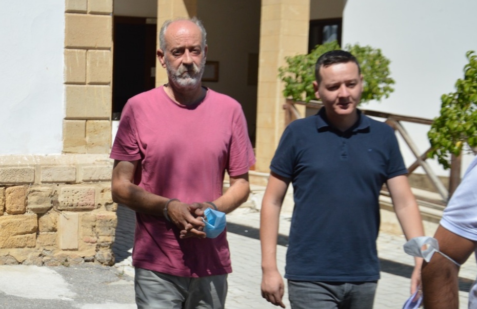 Tartışığı kişinin kafasına kürek sapıyla vurmuştu