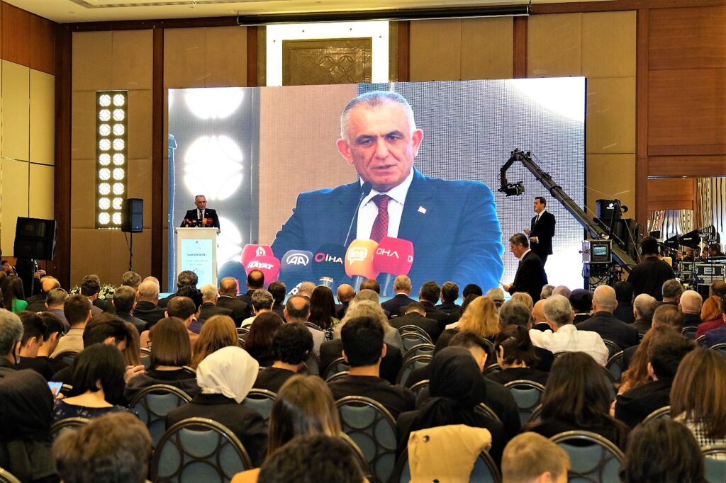 “Türk dilini geliştirme ve özünü kaybetmeden yaygınlaştırılması adına önemli”