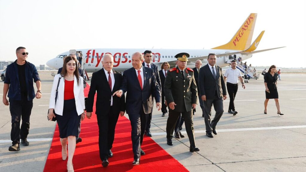 Cumhurbaşkanı Tatar, ülkeye döndü