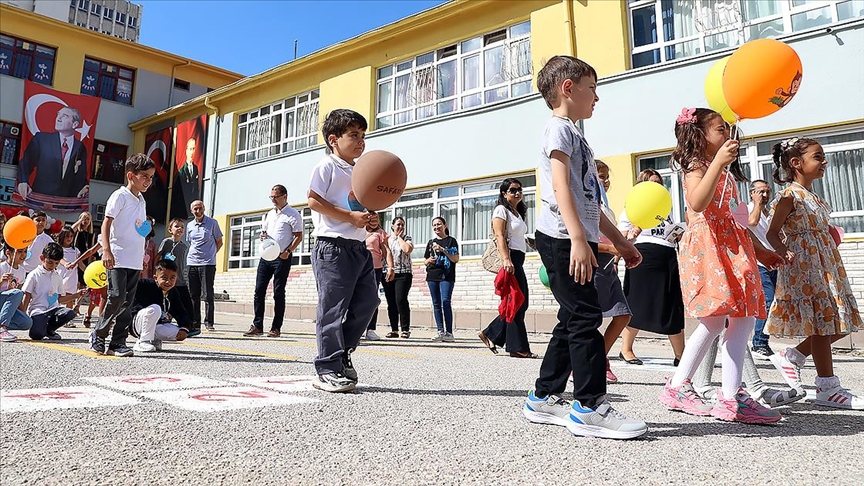 Türkiye’de okullar yarın açılıyor