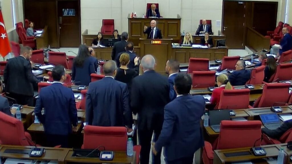 “Doktor Küçük’e de Atatürk’e de Denktaş’a da karşısınız”
