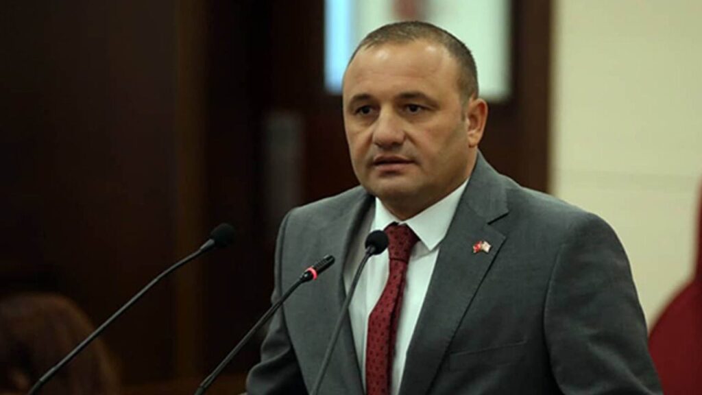 “O kadar çok para kazanmışlar ki, itirazlarını sürekli tekrarlıyorlar”