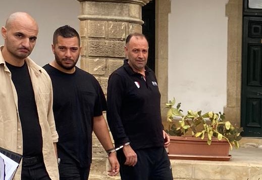 5 kişi toplanıp 1 kişiyi darp ettiler!
