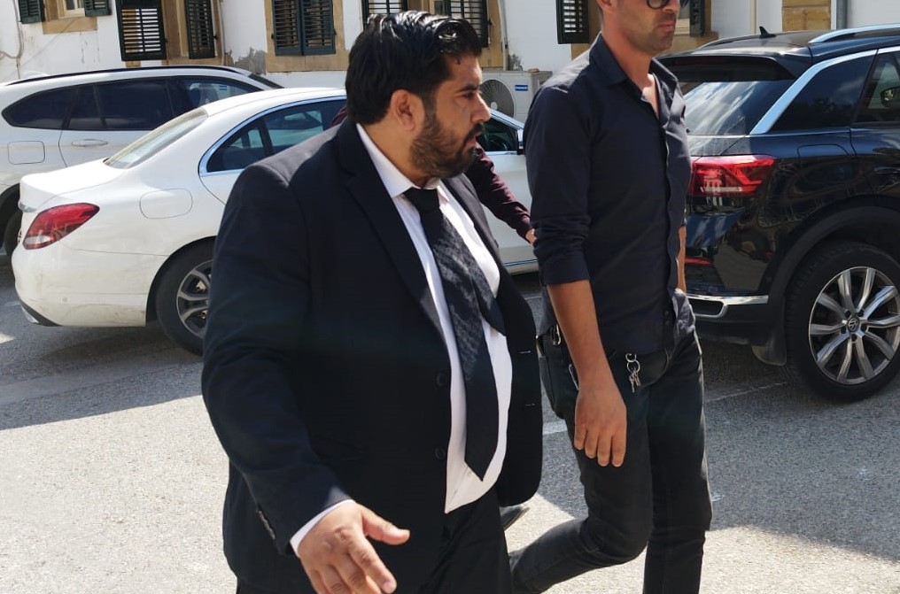 Müvekkillerinden dava için para alıp, dava açmadı!