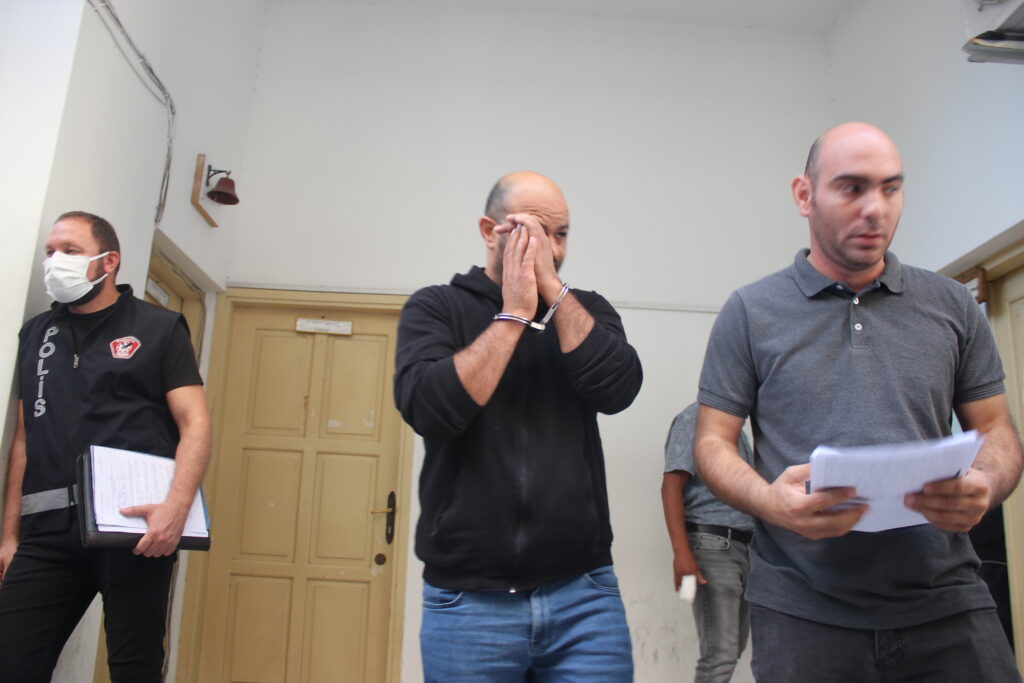 Akrabasının 15 yaşındaki kızını defalarca taciz etti!