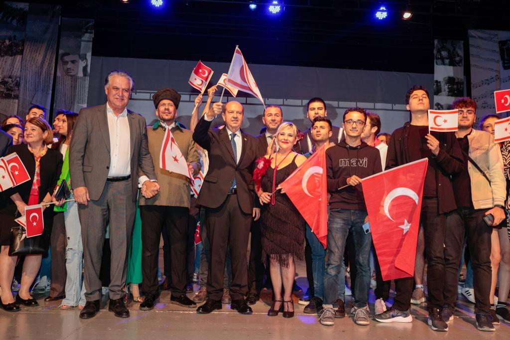 Cumhurbaşkanı Tatar “Esaretten Özgürlüğe” adlı tiyatroyu izledi