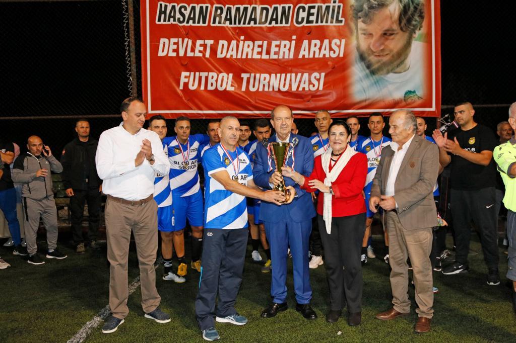 “Devlet dairesi personelinin böyle anlamlı bir spor etkinliğine katkı koyması, dünyaya verilen bir mesajdır”