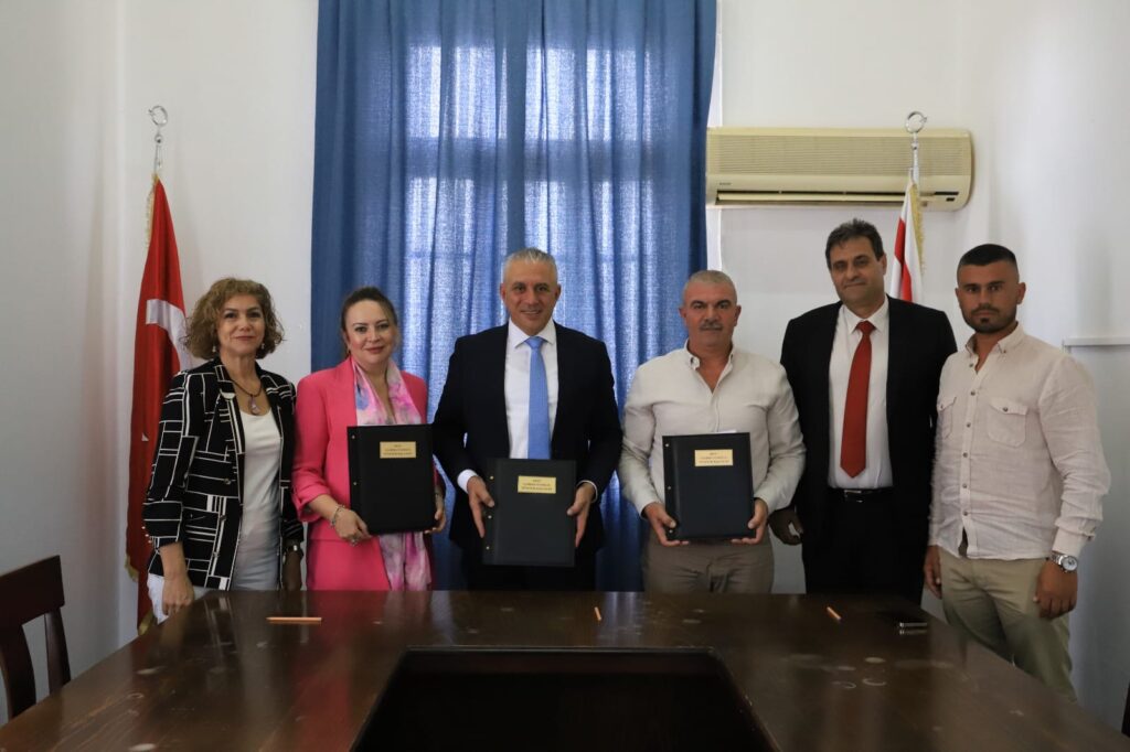 “Kadın her zaman vardır”