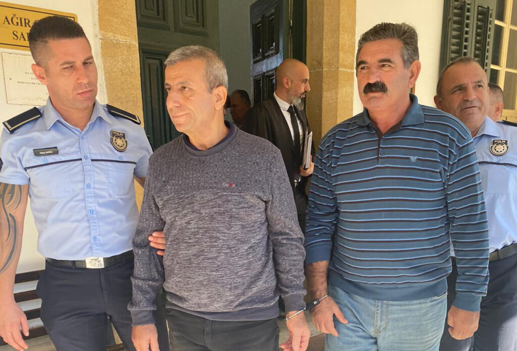 İzinsiz kazı yapan 4 sanığa 1’er ay hapis cezası