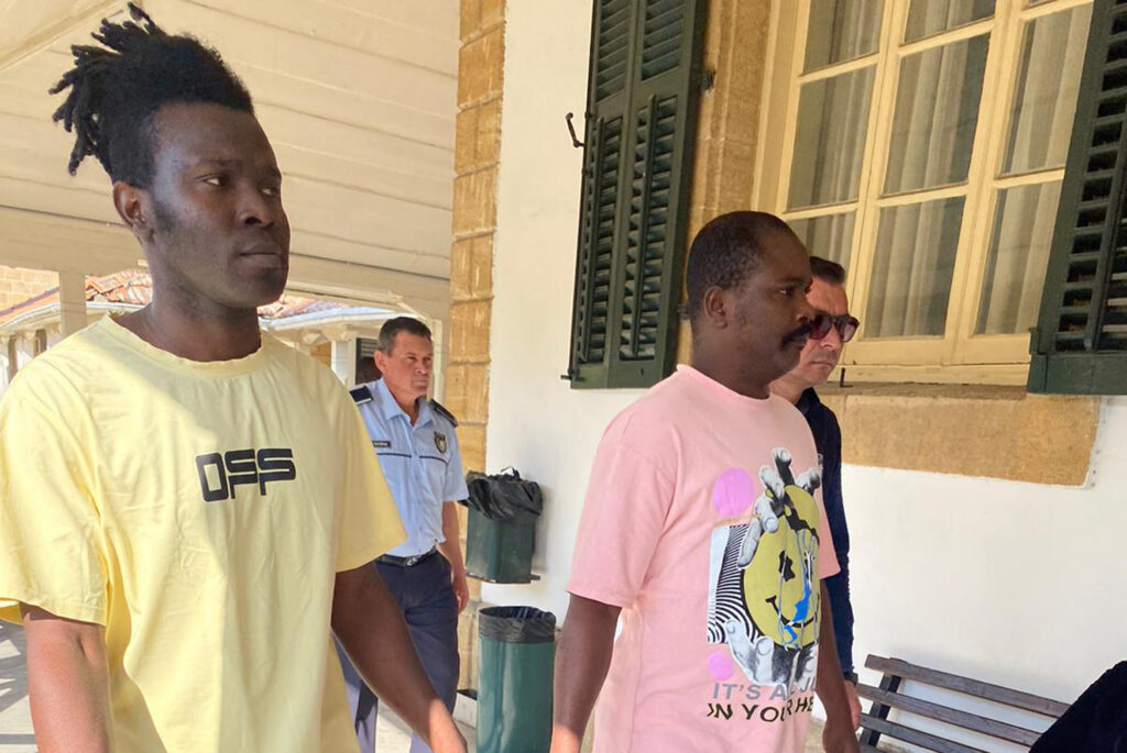 Hırsızlıkla yargılanan iki sanığa 20’şer ay hapis cezası!