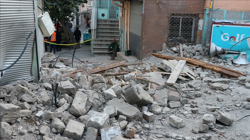 “İzmir’deki depremden panik sebebiyle 64 kişi etkilendi, 1’i ağır 7 kişinin tedavisi sürüyor”