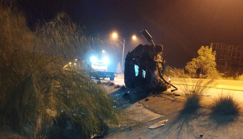 Ercan Havalimanı yolunda kaza, 2 ağır yaralı