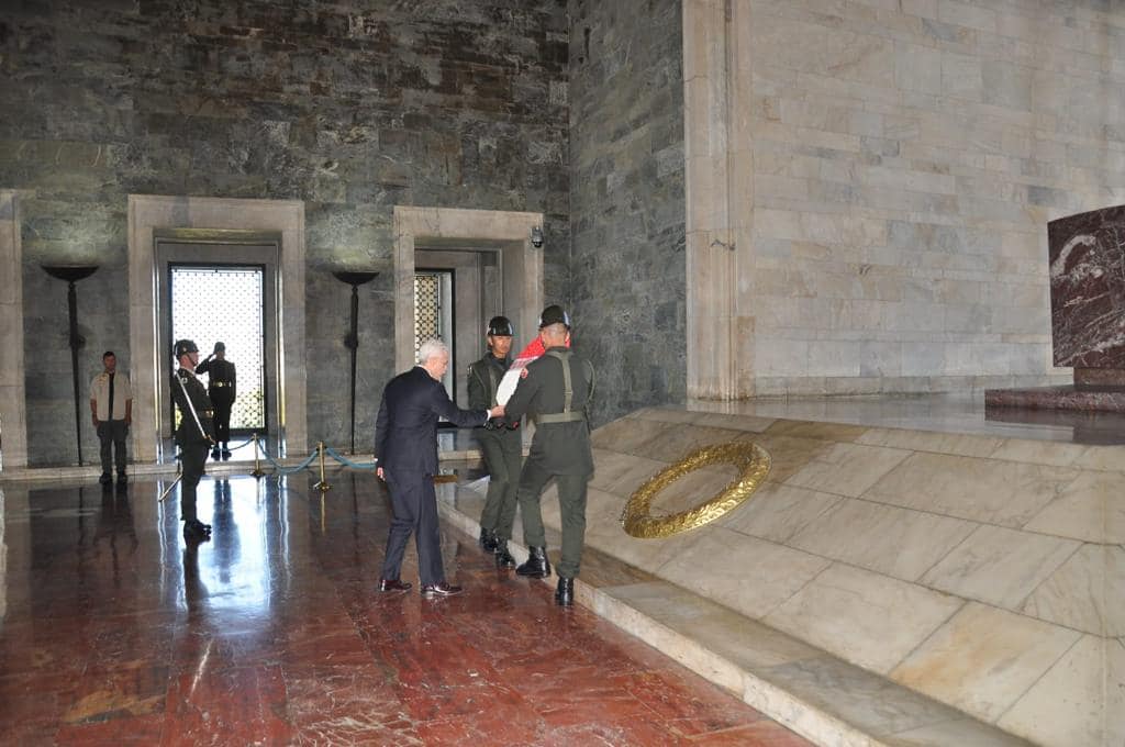 KKTC’nin Ankara Büyükelçisi Korukoğlu, Anıtkabir’i ziyaret etti