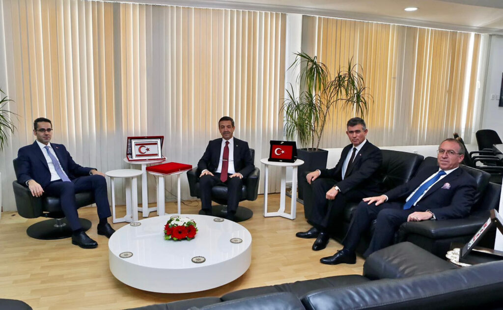 Dışişleri Bakanı Ertuğruloğlu, Serim ve Feyzioğlu’nu kabul etti