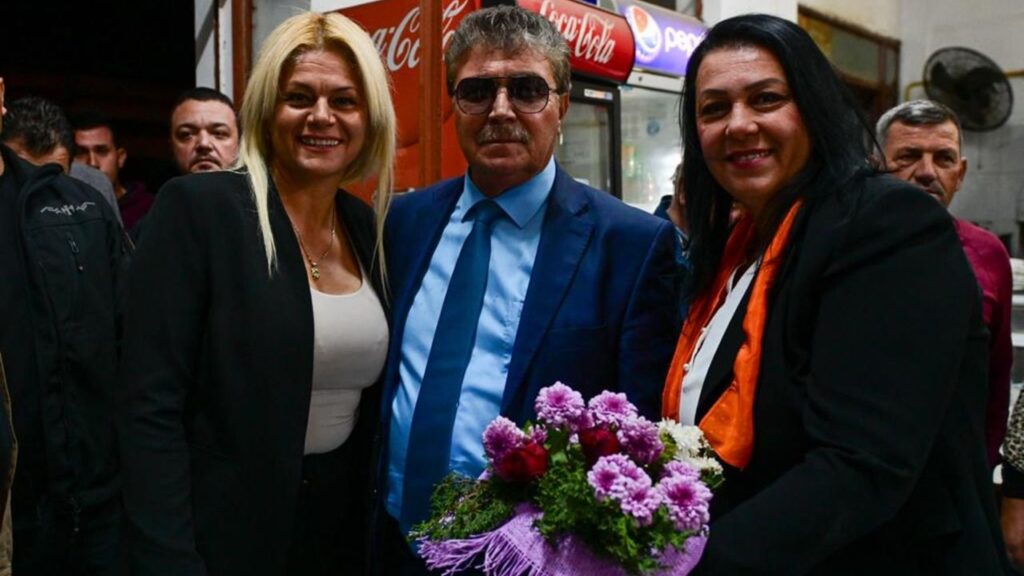 “Muhalefet konuşur, biz yaparız”