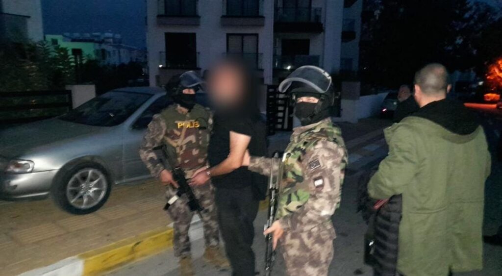 KKTC ve TC polisinden eşzamanlı “Deveciler” operasyonu!