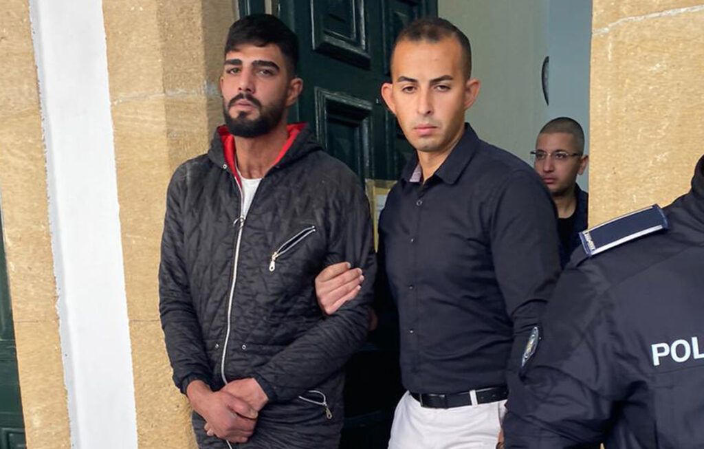 Ürdün’den getirdiği sahte dolarları piyasaya sürmüştü!