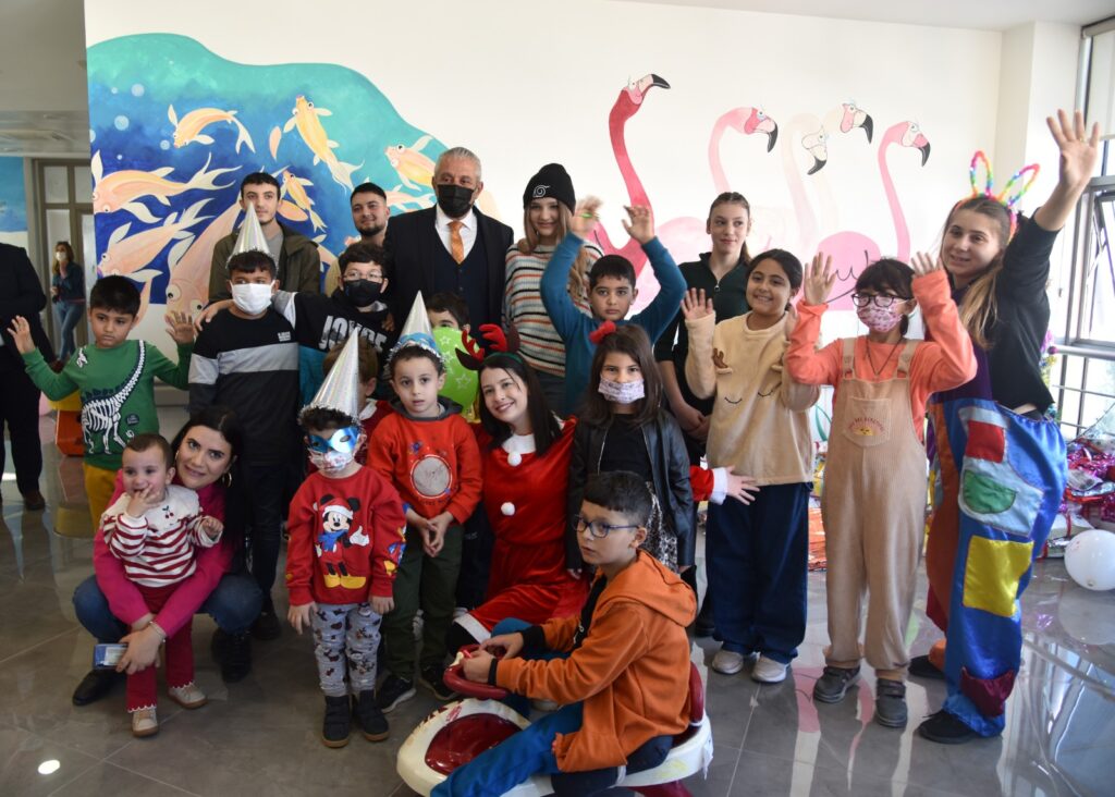 “Çocuklarımızın morale çok ihtiyacı var, onlar için bir yılbaşı kutlaması yaptık”