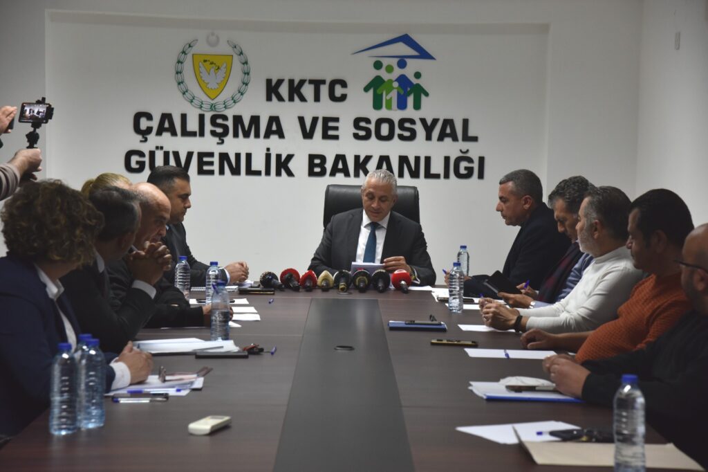 Taçoy, 12 bin 650 TL brüt, 11 bin TL net asgari ücret önerdi, işçi tarafı öneriyi kabul etmedi
