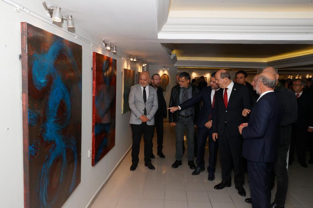 “Yüzlerce eserin arkasında yatan yüreği, dünyalı olmayı ve insanlığa hizmeti alkışlamak gerekir”