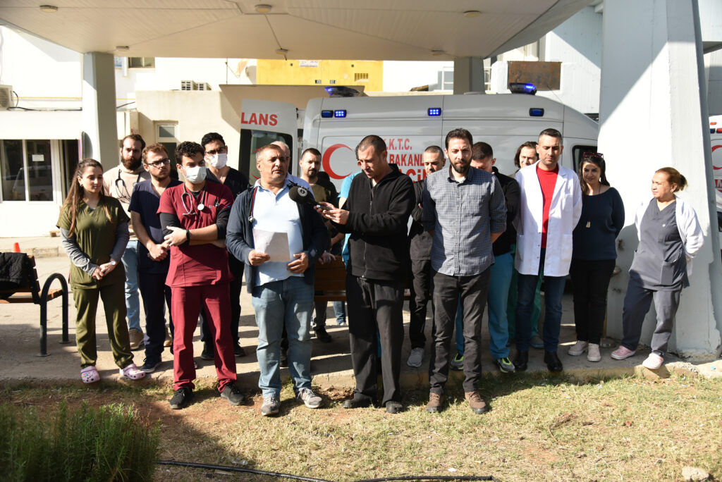 “Hizmetler çöktü ama yöneticilerimize göre her şey çok güzel”