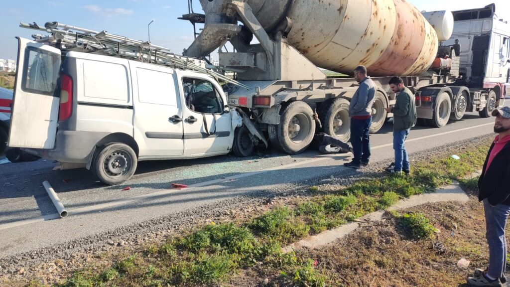 Mutluyaka kavşağında meydana gelen kazada 3 kişi yaralandı