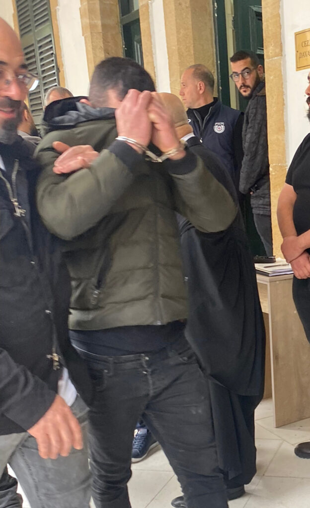 Hücredeki tutukluya uyuşturucu götürdüler