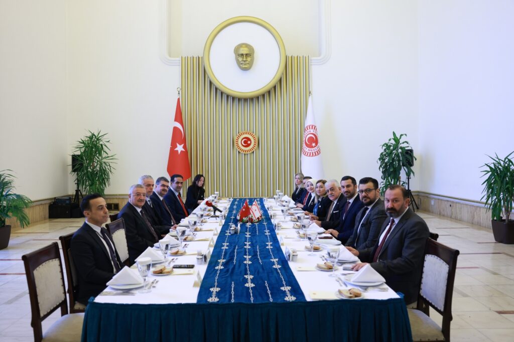 “KKTC heyetlerini burada üç devlet bir millet olarak görmekten mutluyuz”