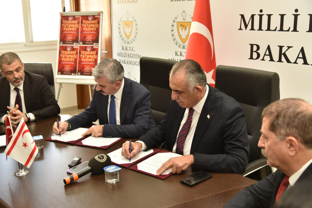 “Bizimle birlikte paydaşların da gençlerimize sahip çıkması ülkenin kalkınmasına katkı koyuyor”