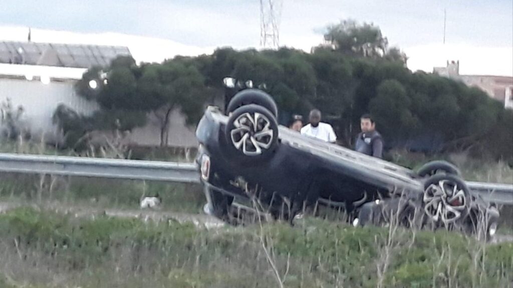 Araç takla atarak durabildi