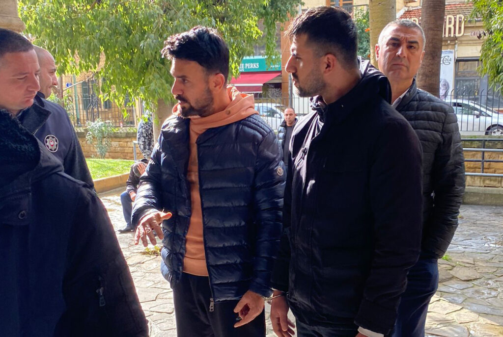 Araba almaya gelmişler!