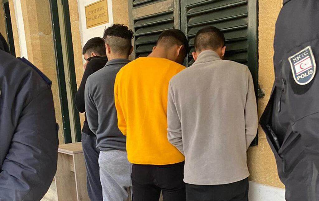 Tecavüz zanlıları cezaevine gönderildi