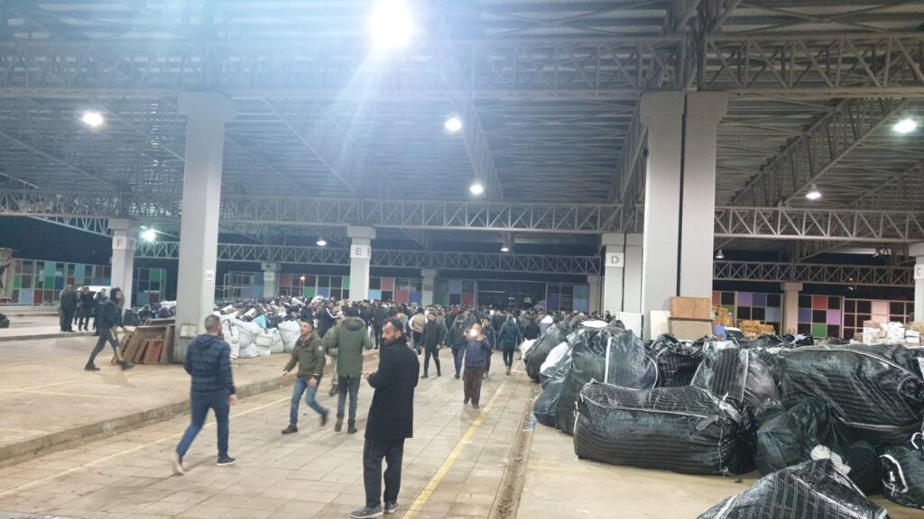 14 tırlık yardım malzemesi afet bölgelerine ulaştı