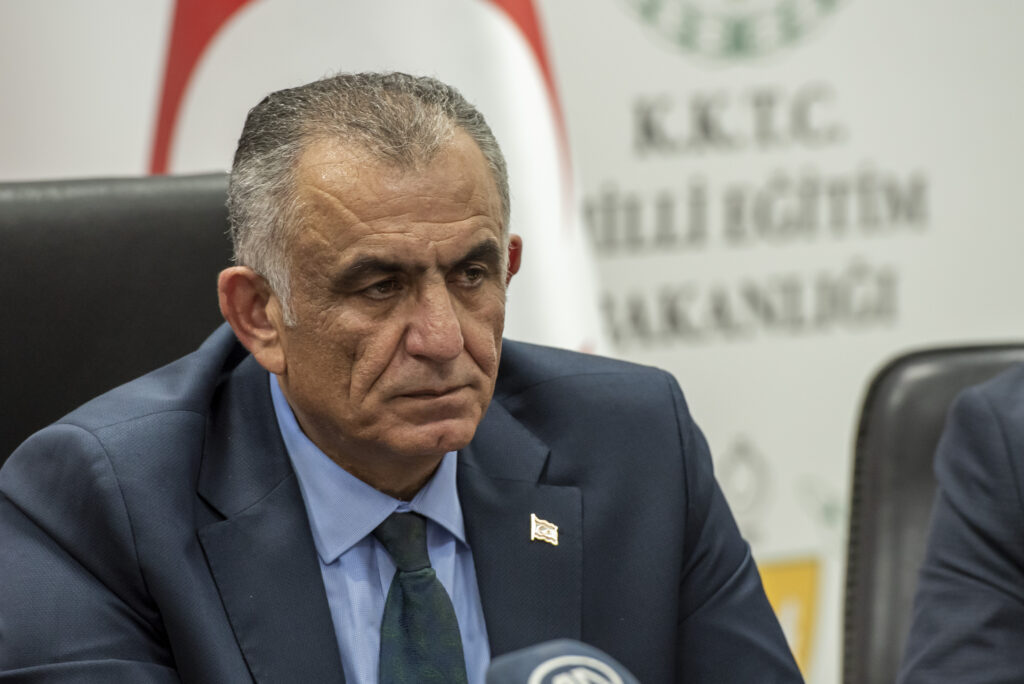 “Öğretmenimizin 42 günlük yaz tatiline dokunulmayacak şekilde akademik takvimi yeniden düzenleyeceğiz”