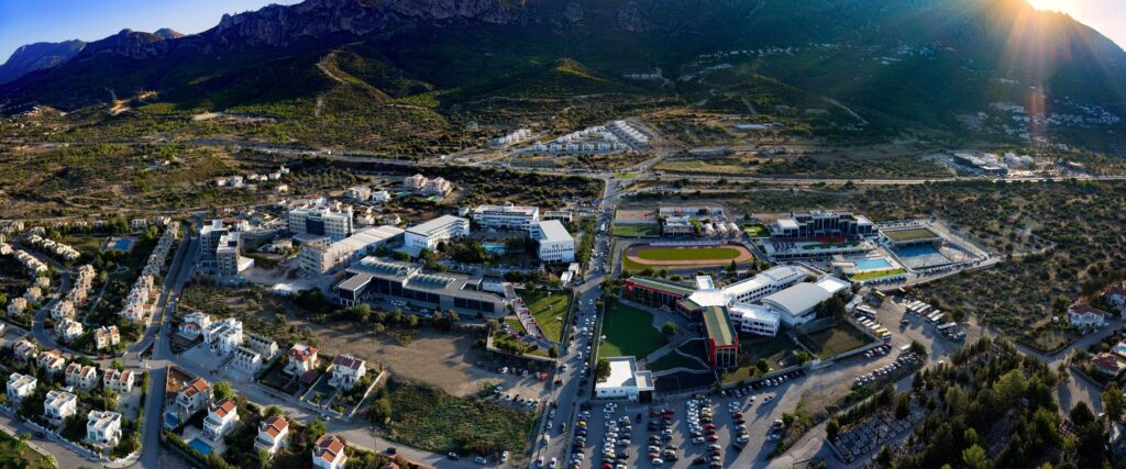 GAÜ’den Girne bölgesindeki depremzede öğrencilere ücretsiz yemek