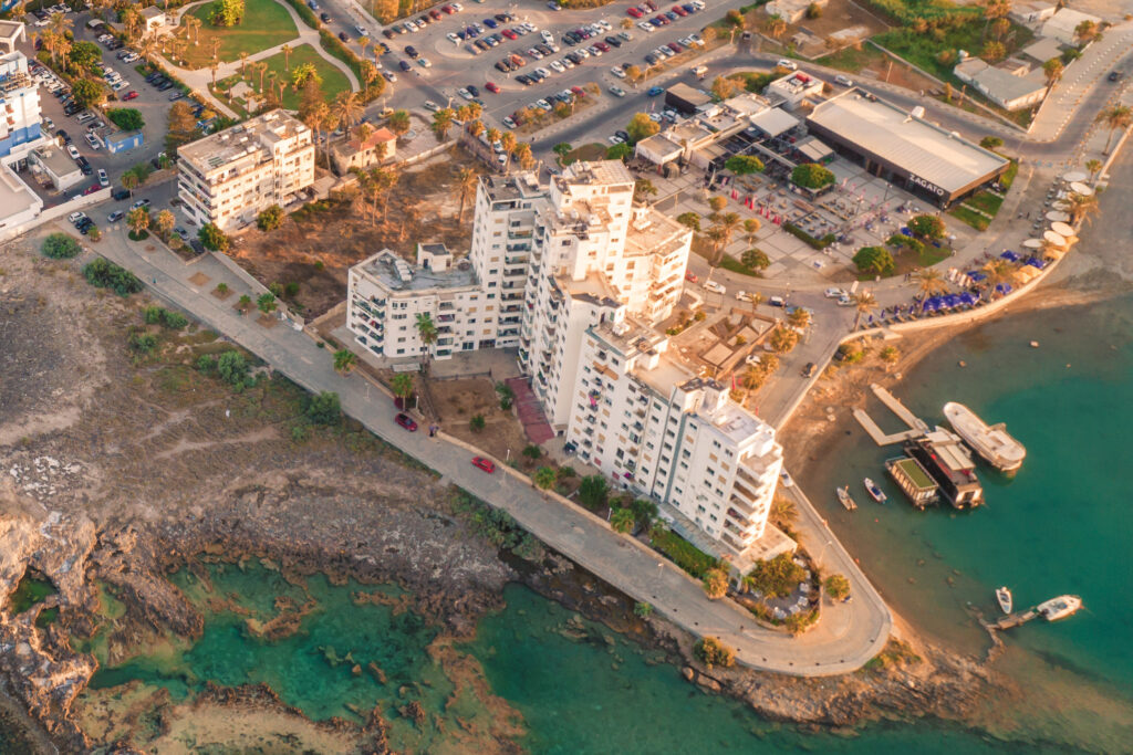 Deniz Yıldızı Apartmanları sakinlerine binanın kullanılmasına son verilmesi yönünde ihbar