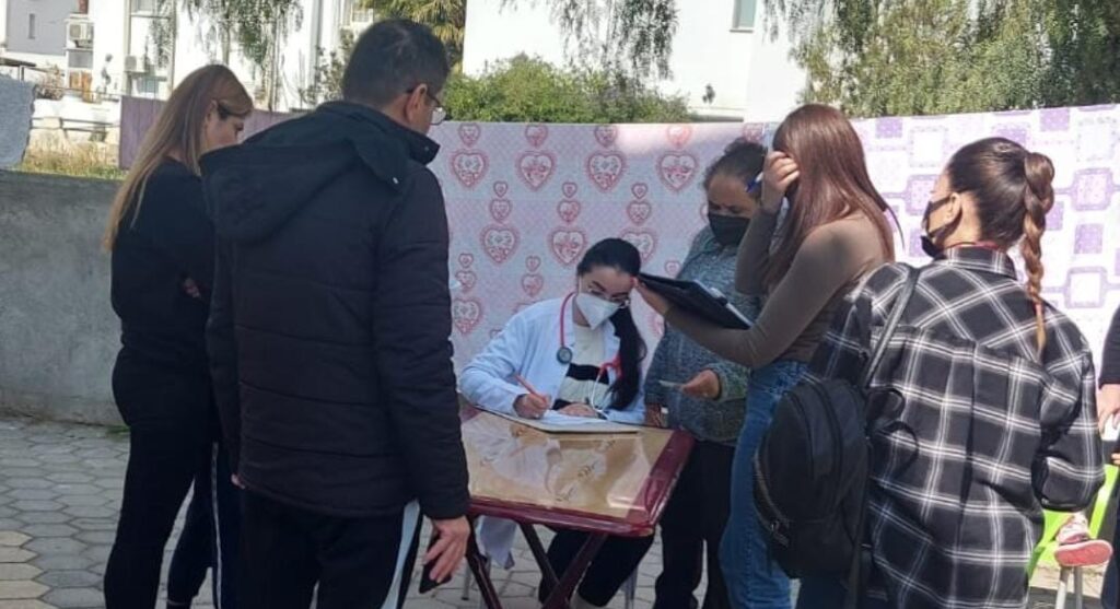 “Ülkeye gelen depremzedelerin evlerine giderek gerekli sağlık kontrolleri yapılıyor”