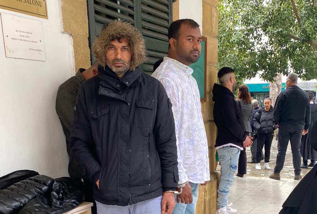 Sahte pasaportla ön izin almışlardı