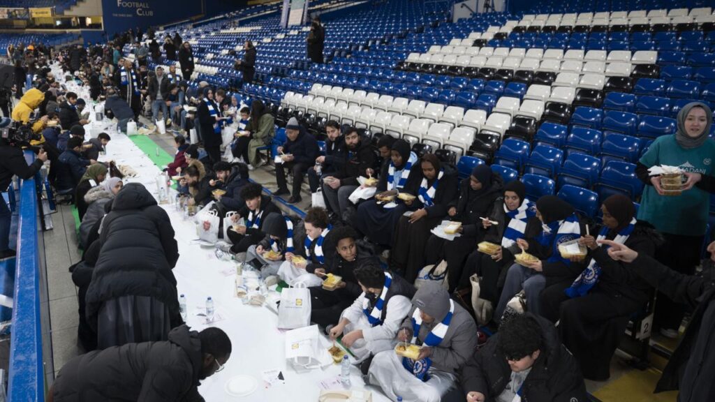Chelsea, stadında iftar vererek bir ilke imza attı