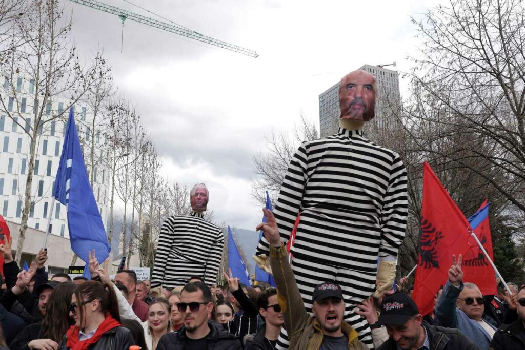 Arnavutluk’ta hükümet karşıtı protesto düzenlendi