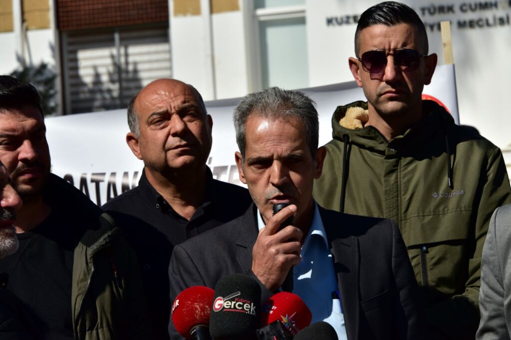 “El-Sen şu andan itibaren tüm bölgelerde süresiz grev başlattı”