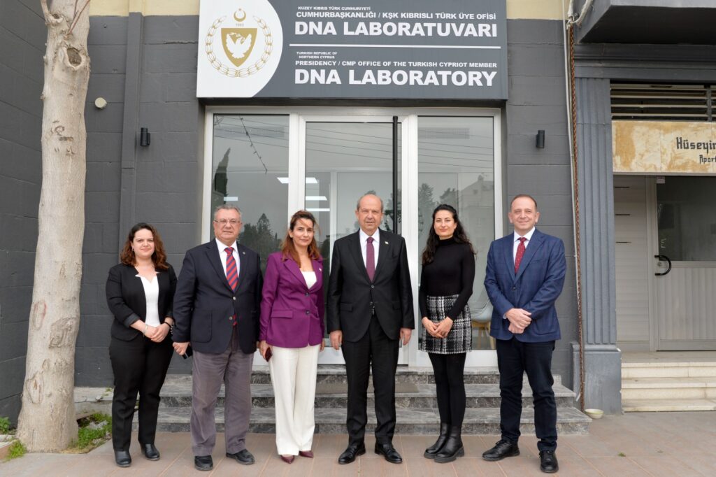 Cumhurbaşkanı Tatar, Kayıp Şahıslar Komitesi DNA Laboratuvarı’nı ziyaret etti