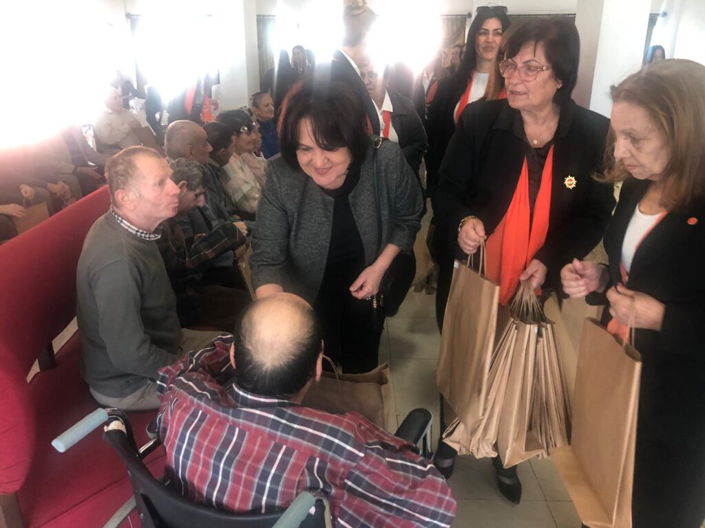 Zerrin Üstel’den Kalkanlı Yaşam Evi’ne ziyaret