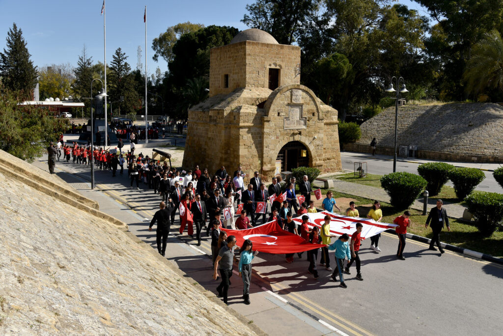 “Gelecek sizindir, Cumhuriyetimiz sizindir”