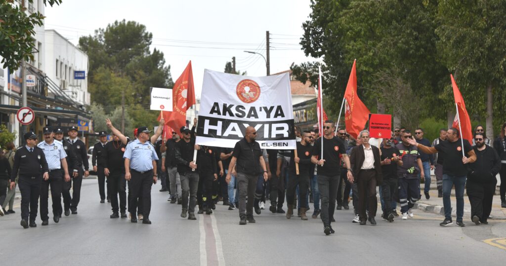 El-Sen, Meclis önünde eylem yapıyor