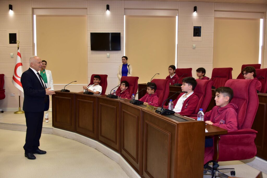 “KKTC’yi sapasağlam sizlere devredeceğiz, sizler de Cumhuriyete sahip çıkacaksınız”