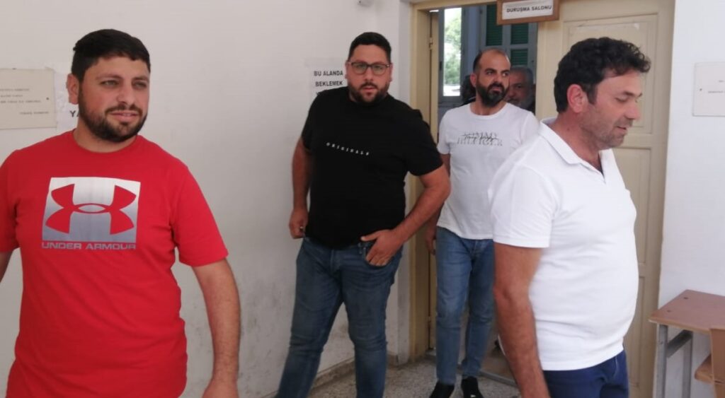 Eski belediye başkanı ve adamları tutuksuz yargılanacak